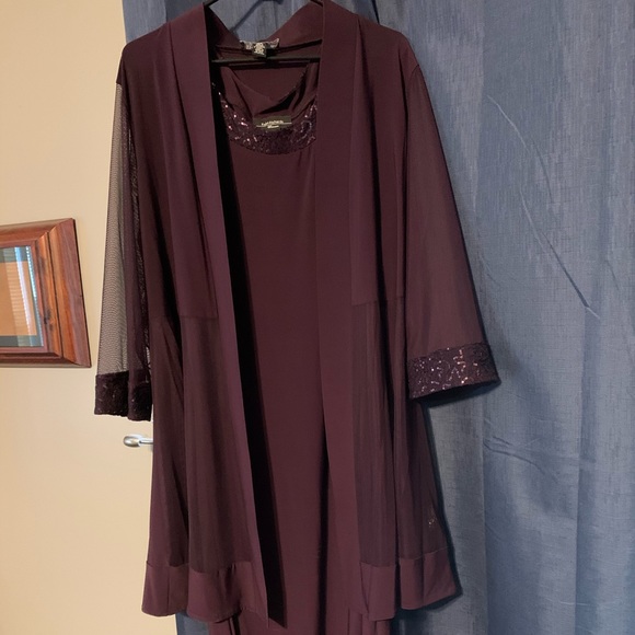R&M Richards Dresses & Skirts - R & M Richards Beautiful plum evening dress